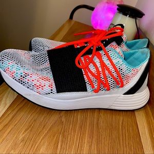 UA Charged Breathe Lace Sportstyle Shoe - 9.5